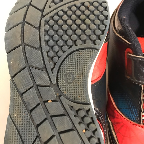 Light up Spider-Man sneakers - Picture 4 of 5